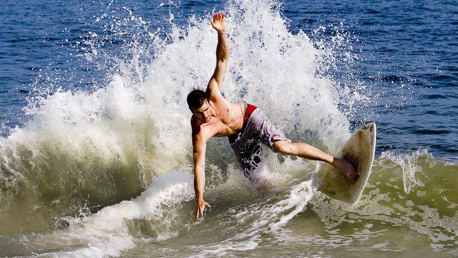 爱体育娱乐入口-夺冠热门状态不佳遭遇两连败球迷情绪出现波动，热门夺冠选手